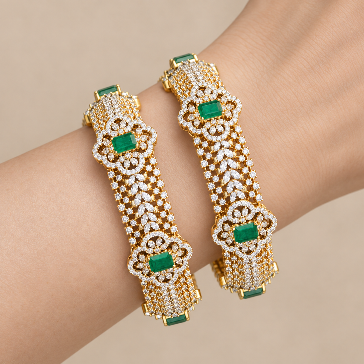 Emerald-Color Clover Lattice Bangles — detail